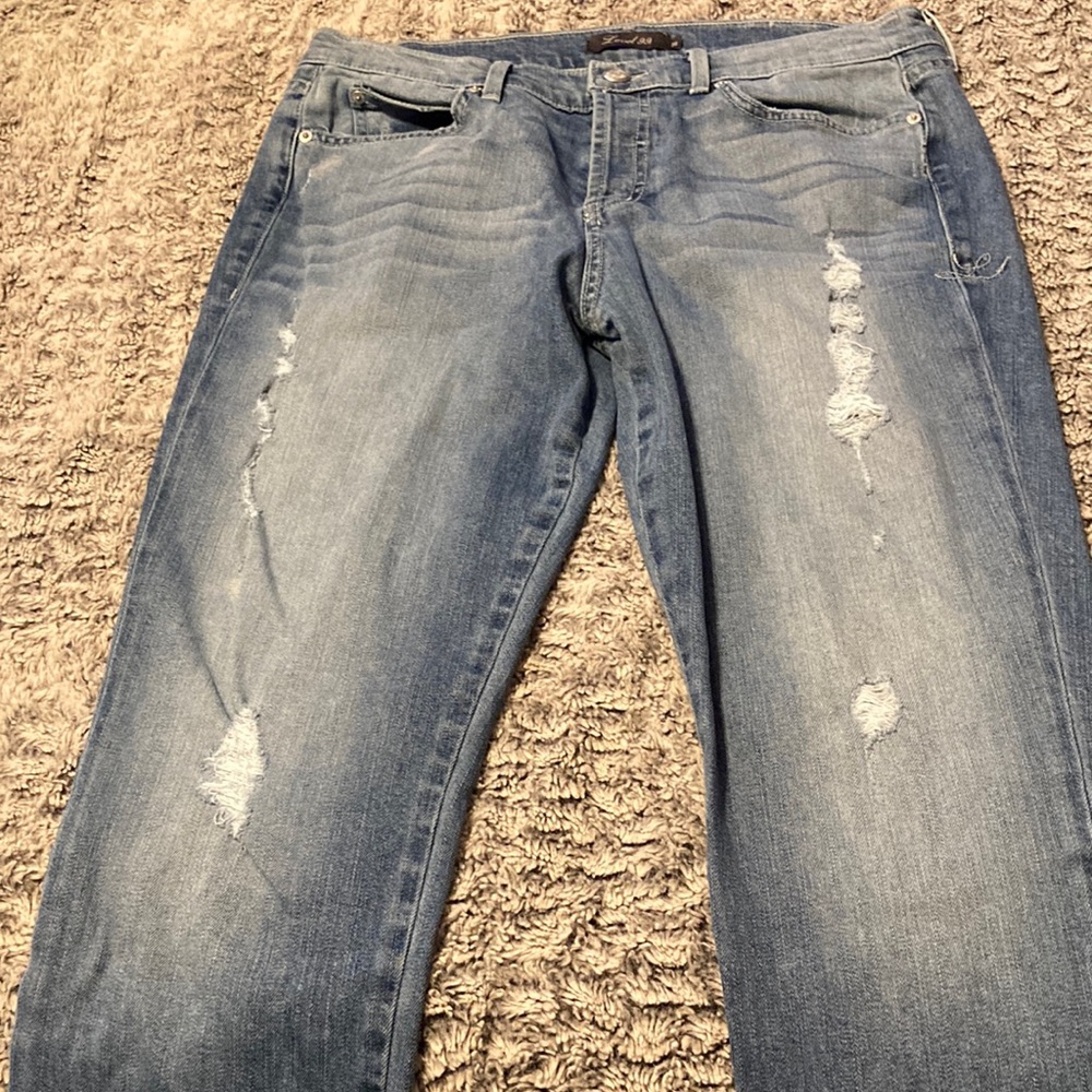 3/$30-NWOT-Embroidered ankle jeans-Size 28